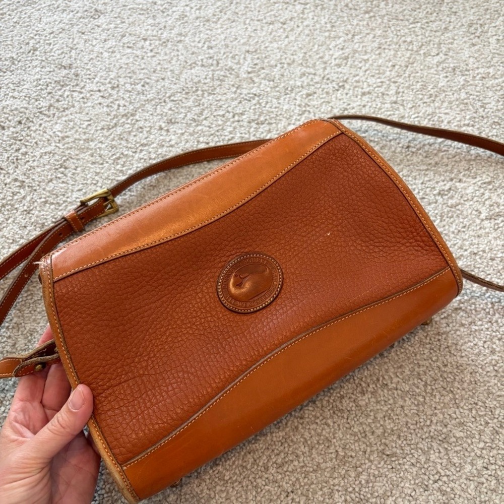 Vintage Dooney & Bourke All Weather Leather AWL Zip Top Bag Purse Crossbody Tan